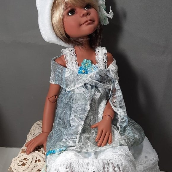 Painted lace set for 18" similar dolls - Picture 6 of 6